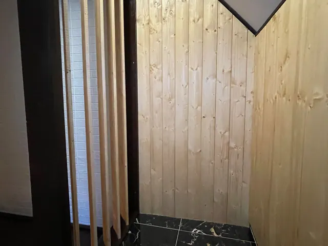 Schodisko so smrekovým obkladom – fotka 1