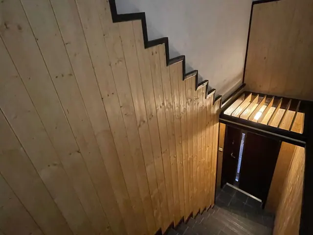 Schodisko so smrekovým obkladom – fotka 3