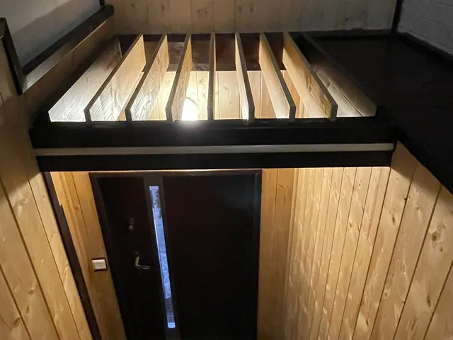 Schodisko so smrekovým obkladom – fotka 4