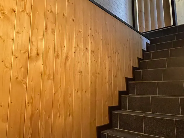 Schodisko so smrekovým obkladom – fotka 6