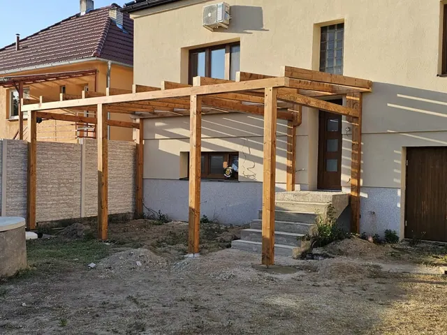 Krytá terasa so schodiskom – fotka 2