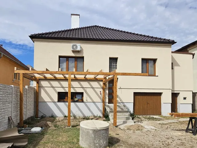 Krytá terasa so schodiskom – fotka 10