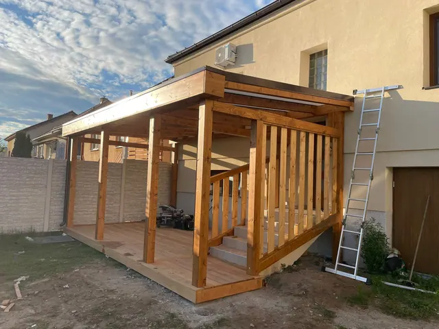 Krytá terasa so schodiskom