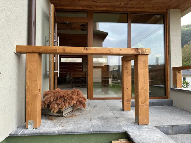 Pergola nad vstupným schodiskom – fotka 10