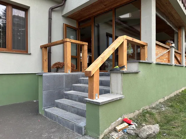 Pergola nad vstupným schodiskom – fotka 11