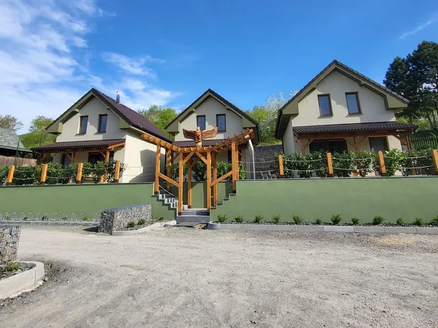Pergola nad vstupným schodiskom – fotka 16