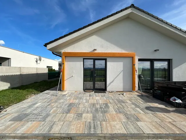 Pergola s priehľadnou strechou – fotka 1