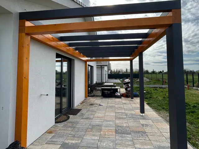 Pergola s priehľadnou strechou – fotka 4