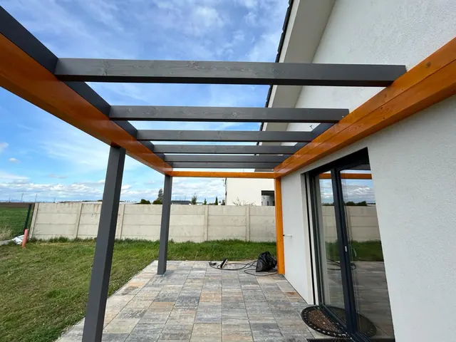 Pergola s priehľadnou strechou – fotka 5