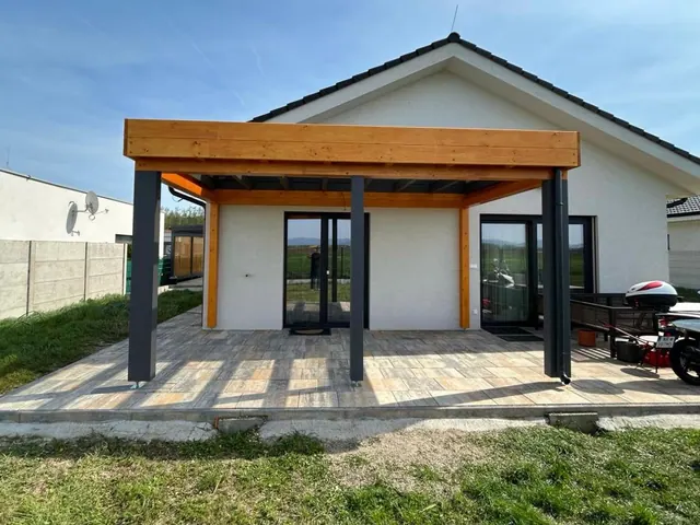 Pergola s priehľadnou strechou – fotka 9